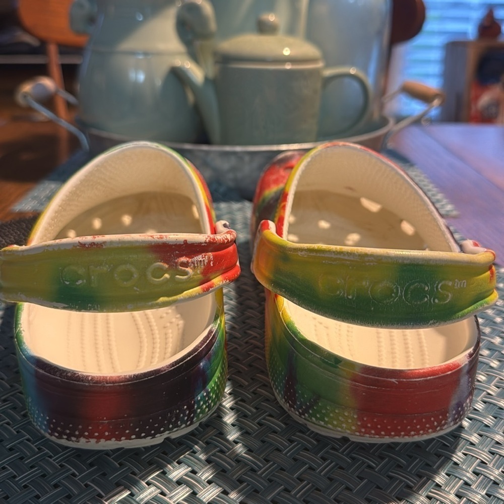 Crocs Classic Tie Dye Graphic Clogs Shoes Men Size 4, Women Size 6 - Picture 4 of 7